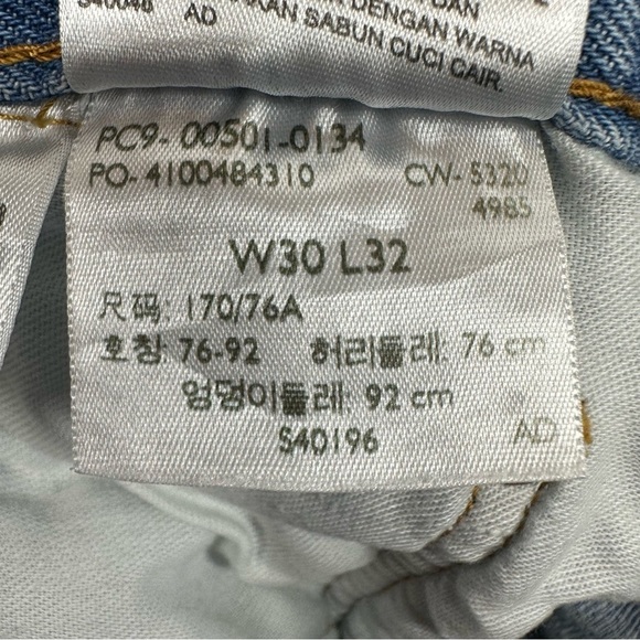 Levi's Men's 501 Size 30 x 30.7 Original Regular Fit Straight Leg Jeans - Picture 12 of 14